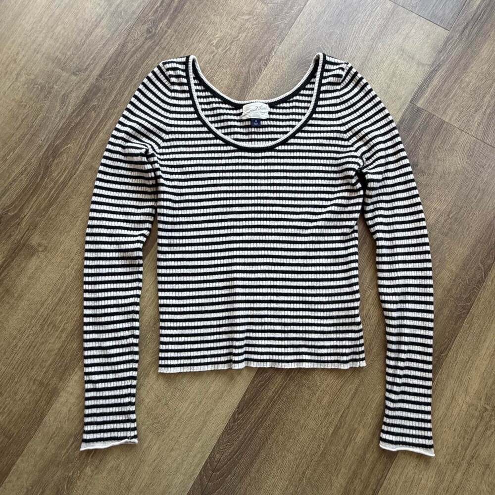 Universal Thread Women's Black Shirt